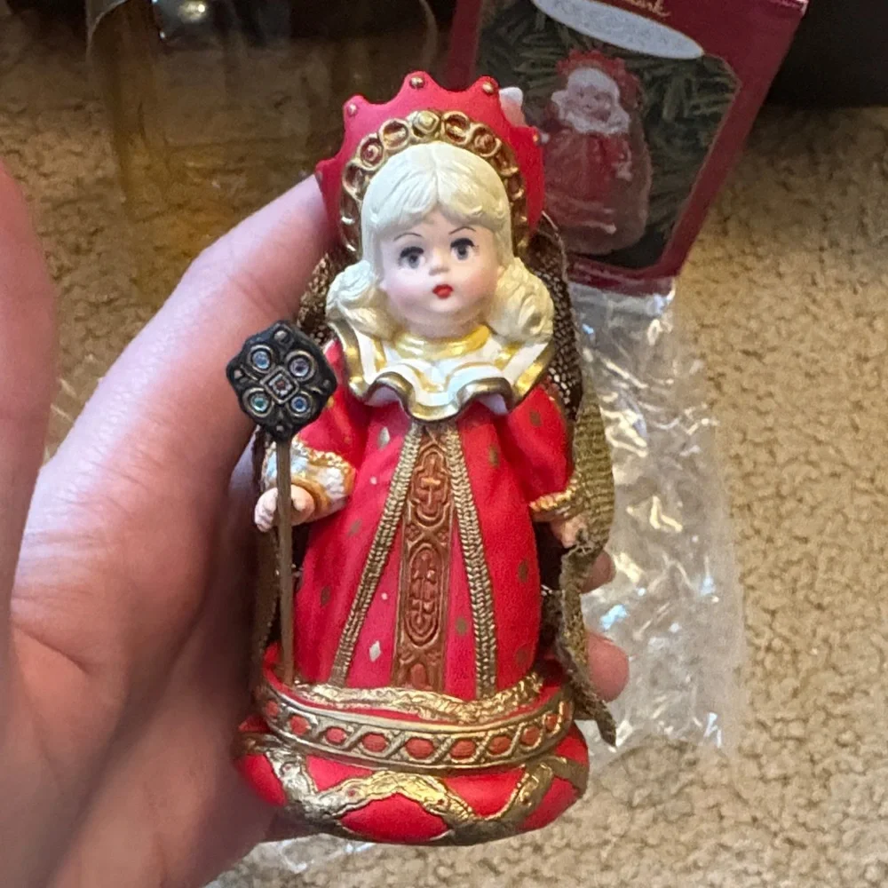 Hallmark Keepsake Red Queen Doll Ornament - Alice in Wonderland
